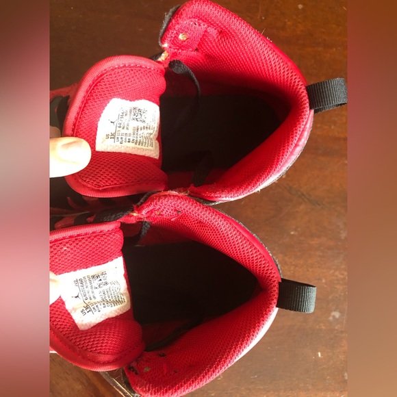 NIKE JORDAN 1 MID KIDS SHOES - Picture 12 of 15